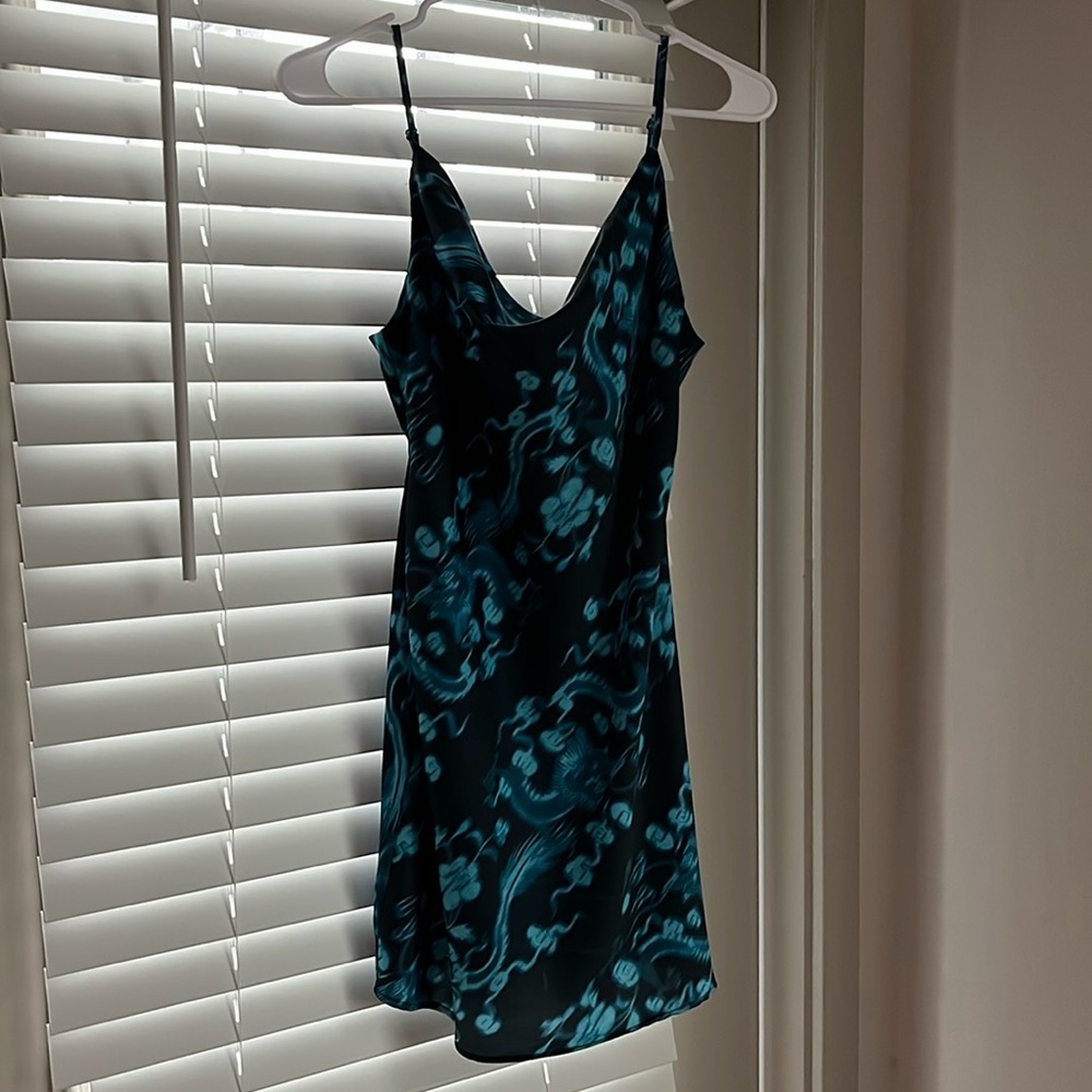 URBAN OUTFITTERS SATIN DRESS SIZE M